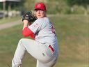 Le lanceur partant des Winnipeg Goldeyes Marc-André Habeck se prépare à livrer un lancer contre les Explorers de Sioux City lors d'un match de l'Association américaine le 3 juillet 2023.