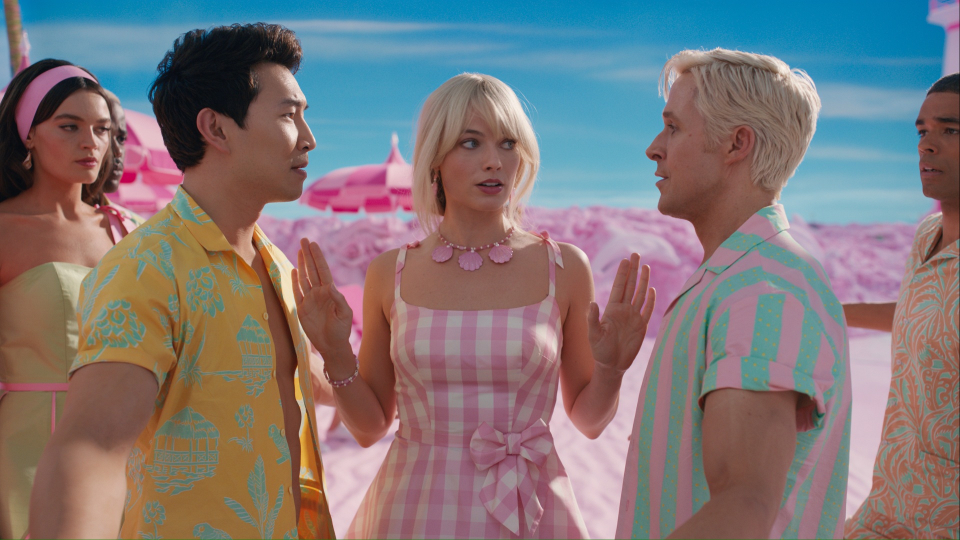 Simu Liu, Margot Robbie et Ryan Gosling dans Barbie