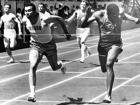 Harry Jerome (à gauche) court contre Willie Turner en 1967.