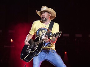 Jason Aldean se produit lors du CMA Fest 2022 à Nashville, Tenn.