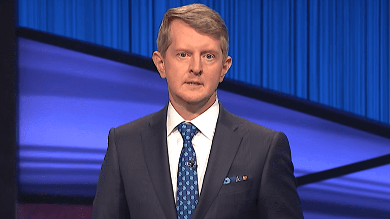 Ken Jennings fait face à des pressions pour faire une pause dans le danger alors que la série fait face à d'autres luttes au milieu des grèves
