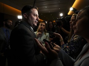 Le ministre de la Sécurité publique, Marco Mendicino, s'adresse aux journalistes après avoir comparu en tant que témoin devant un comité permanent de la Chambre des communes sur la Colline du Parlement à Ottawa, le jeudi 15 juin 2023.