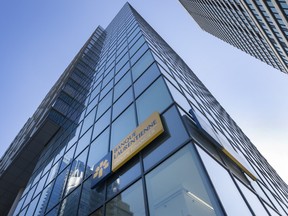 Le siège social de la Banque Laurentienne est vu à Montréal.