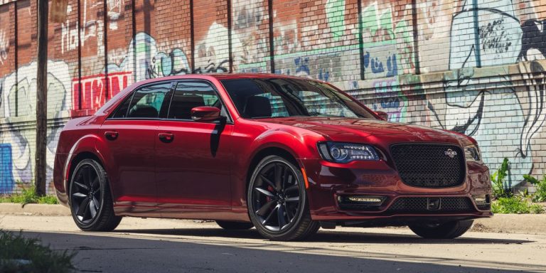 La Chrysler 300C 2023 est un adieu de 485 chevaux