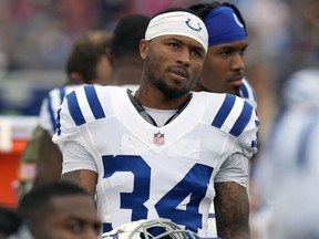 DOSSIER – Le demi de coin des Indianapolis Colts Isaiah Rodgers (34 ans) lors d'un match de football de la NFL, dimanche 6 novembre 2022, à Foxborough, Mass. La NFL finalise des mesures disciplinaires contre plus de joueurs, dont le demi défensif des Indianapolis Colts Isaiah Rodgers Sr. , ont déclaré à l'Associated Press le mercredi 28 juin 2023 deux personnes familières avec les plans.