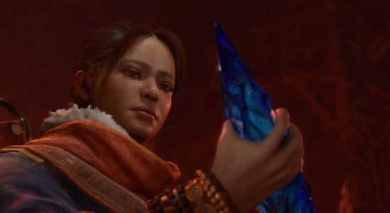 Neyrelle - a determined young woman from Diablo 4 - holds a fiendish soul crystal.