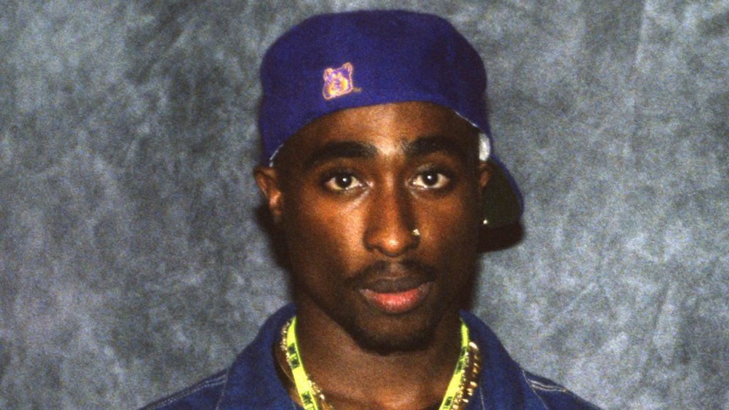 La police de Las Vegas sert un mandat de perquisition dans l'enquête sur le meurtre de Tupac Shakur
