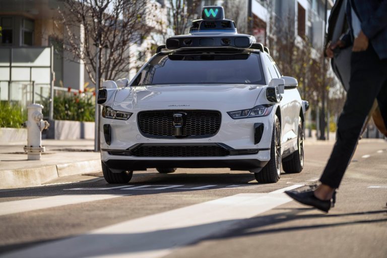 La police veut des séquences vidéo de robotaxi pour aider à résoudre des crimes