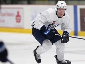 Danny Zhilkin participe au camp de perfectionnement des Jets de Winnipeg le mercredi 5 juillet 2023.