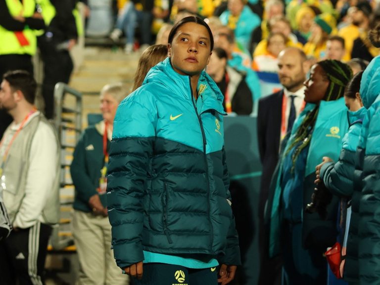 L’attaquant vedette Sam Kerr exclu des deux premiers matchs de l’Australie en raison d’une blessure