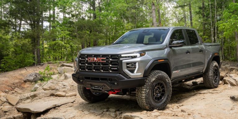 Le GMC Canyon AT4X AEV Edition 2024 reçoit le traitement des gros pneus