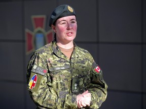 Melanie Lake de Mriya Aid.  Lake, un lieutenant-colonel des Forces canadiennes, a déclaré que son travail avec Mriya Aid était en sa qualité de civile et non d'officier militaire.