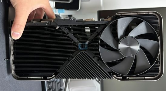 Le prétendu refroidisseur RTX 4090 Ti est à vendre et coûte plus cher qu'une maison