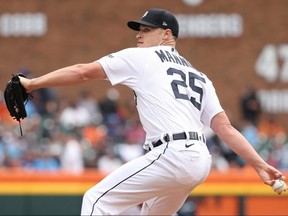 Matt Manning des Detroit Tigers lance un lancer de deuxième manche contre les Blue Jays de Toronto au Comerica Park le 8 juillet 2023 à Detroit.  Manning et deux releveurs combinés sur un sans coup sûr.