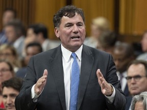 Le ministre des Affaires intergouvernementales, Dominic LeBlanc, se lève pendant la période des questions, à Ottawa, le mardi 13 juin 2023.