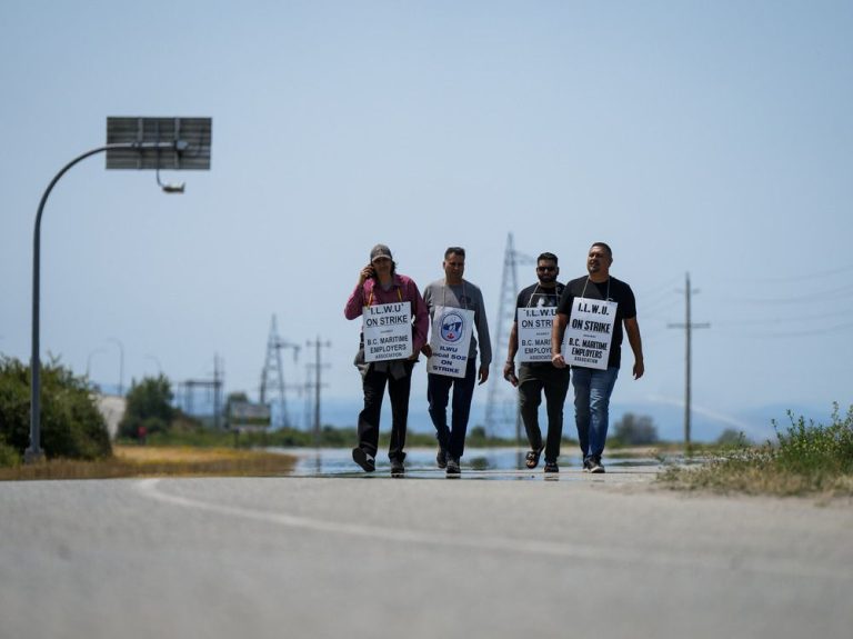 Les dockers américains ne déchargeront pas les marchandises à destination du Canada, Nutrien réduit la production de potasse alors que la grève des ports se poursuit