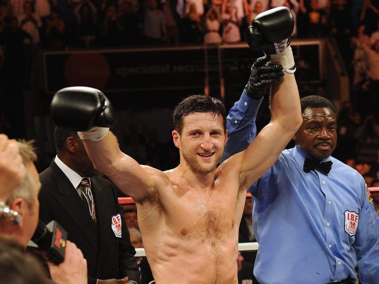 Les femmes trans devraient être «interdites» de se battre, déclare le champion de boxe Carl Froch