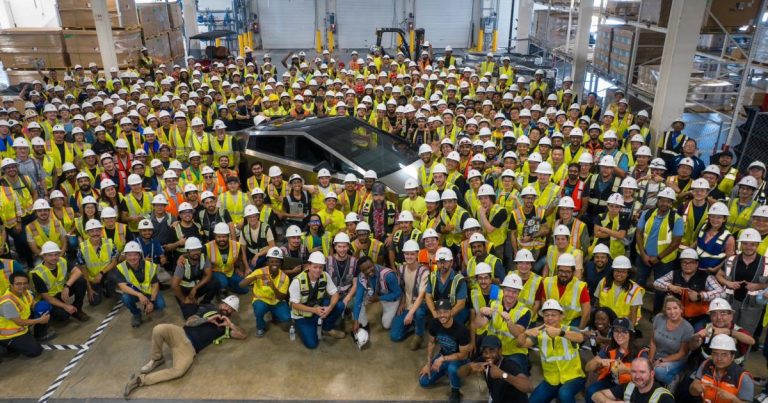 L’usine texane de Tesla a produit son premier Cybertruck