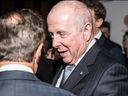 Larry Tanenbaum n'est propriétaire d'aucune des franchises sportives professionnelles de MLSE, bien que même en tant qu'actionnaire minoritaire, cela semble en quelque sorte le cas.