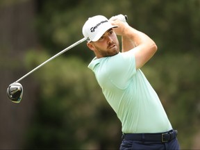 Matthew Wolff joue son coup du quatrième tee lors du troisième tour de la Rocket Mortgage Classic le 3 juillet 2021 au Detroit Golf Club