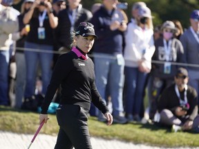 Morgan Pressel lit un green sur le parcours court The Hay lors de l'événement de défi des célébrités du tournoi de golf AT&T Pebble Beach Pro-Am à Pebble Beach, Californie, le 2 février 2022.