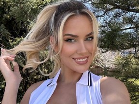 Paige Spiranac selfie cheveux virevoltants