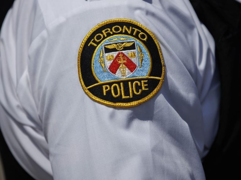 Quatre hommes arrêtés après que la victime a été retenue en otage pendant des jours à Toronto: police