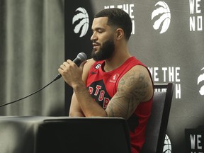 Le garde des Raptors de Toronto, Fred VanVleet, parle aux médias de la saison à venir.