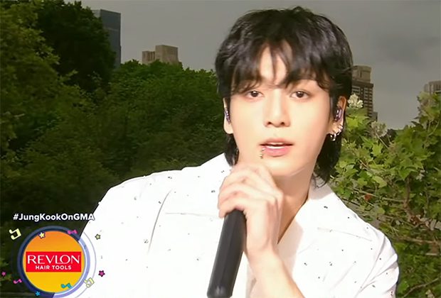 Regardez la performance « Seven » de Jung Kook – ses débuts en solo sur GMA [VIDEO] – TVLine