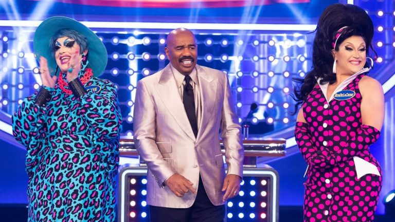 Steve Harvey with Jackie Beat and Bendelacreme on Celebrity Family Feud