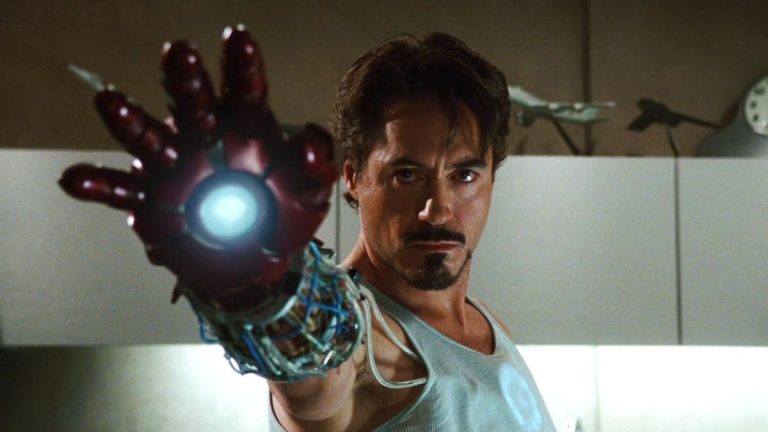 Robert Downey Jr. se souvient du moment où lui et Jon Favreau ont su qu'Iron Man était un succès et de ce qui s'est passé après 
