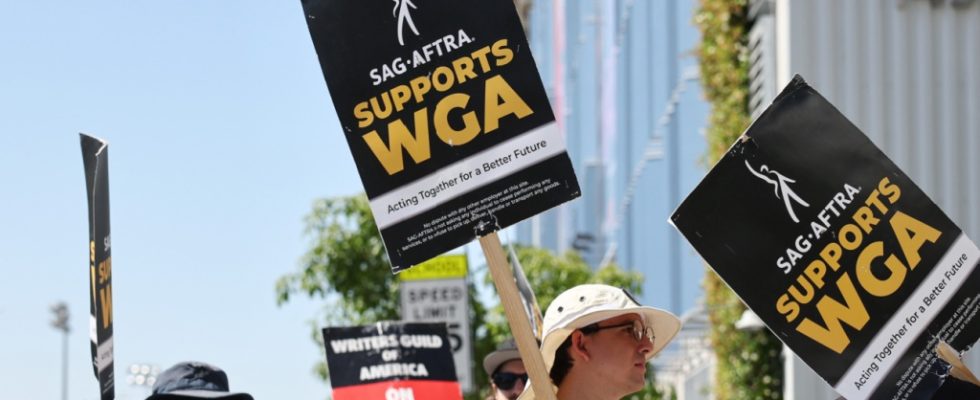 SAG-AFTRA appelle à une grève historique alors que les pourparlers avec les studios s'effondrent