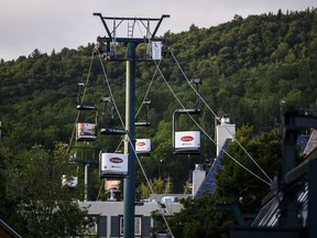 Un télésiège est vu à la station Mont Tremblant à Mont-Tremblant, au Québec, le dimanche 16 juillet 2023.