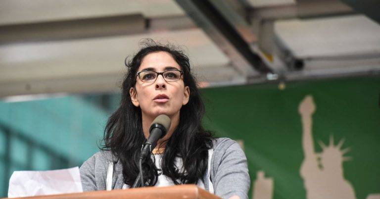 Sarah Silverman poursuit OpenAI et Meta pour violation du droit d’auteur.