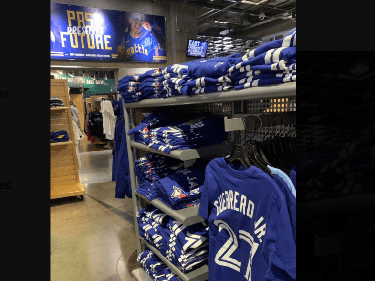 Sheepish à Seattle: les marins retirent l’équipement des Blue Jays du magasin de l’équipe avant la série du week-end