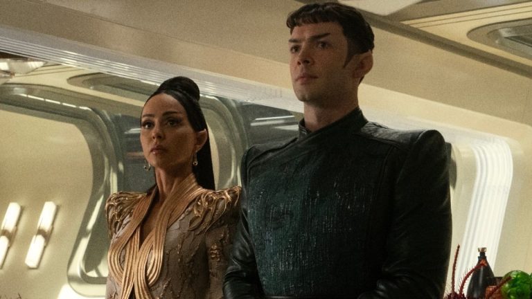 Star Trek: Strange New Worlds Star Gia Sandhu nous dit pourquoi elle sympathise avec T'Pring, malgré la façon dont les choses se terminent finalement avec Spock
