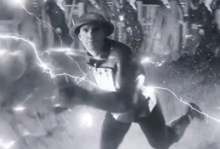 ‘The Flash’ Jay Garrick Movie Cameo Identifié – Sosie de Teddy Sears – TVLine