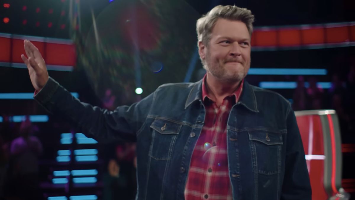 Blake Shelton waves on The Voice