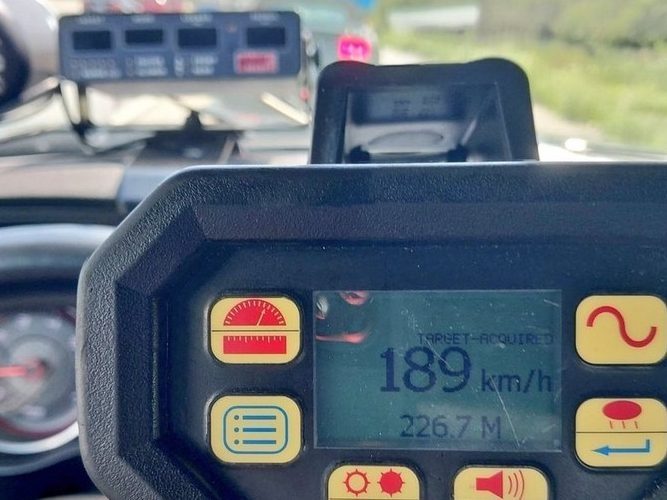 Un automobiliste arrêté aurait roulé à 189 km/h dans la zone des 100 km/h