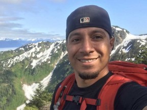 Paul Rodriguez Jr. est représenté sur une photo publiée sur la page Facebook du département de police de Juneau.