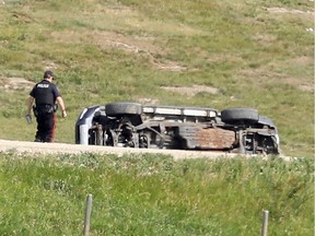 La police de Calgary enquête sur un grave renversement tôt le matin sur la 128e avenue et la 15e rue NE à Calgary le samedi 27 août 2022.