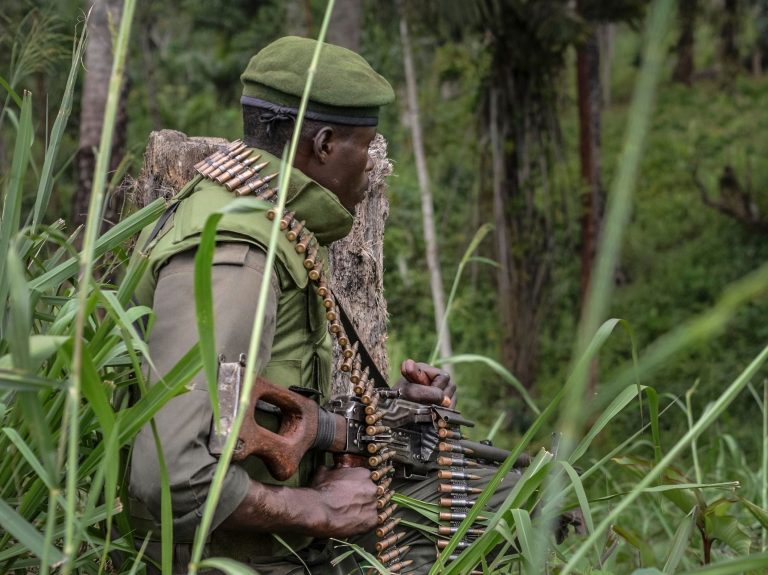 Un soldat au Congo tue 13 personnes, dont sa femme, après l’enterrement de son fils sans lui