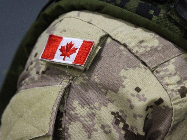 Un soldat de Petawawa accusé de trafic de personnes et de drogue