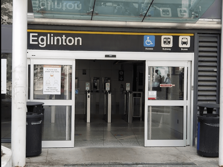 Un suspect accusé de tentative de meurtre dans le métro de Toronto a poignardé un blessé