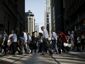 Travailleur dans le quartier financier de Toronto