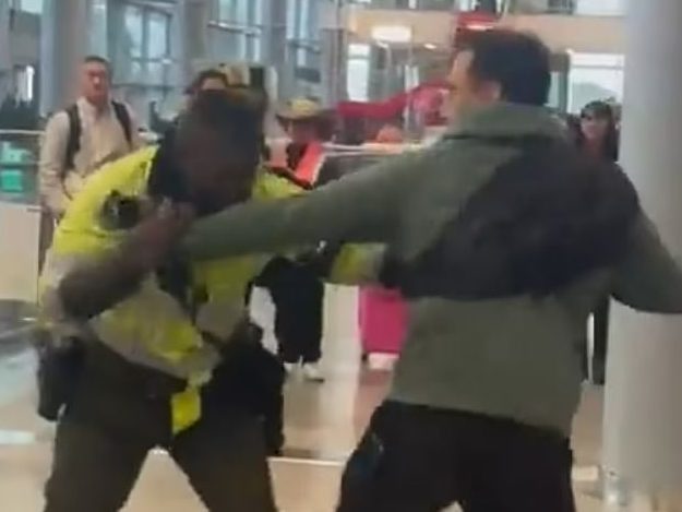 Une vidéo montre un touriste canadien frappant à plusieurs reprises un flic à l’aéroport colombien