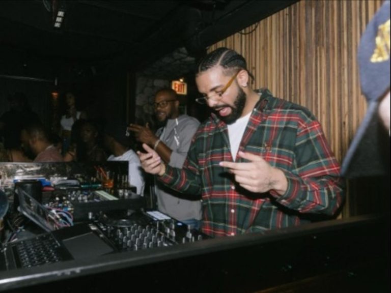 « VOUS ÊTES HOMOPHOBES ! » : Drake se défend de peindre ses ongles en rose