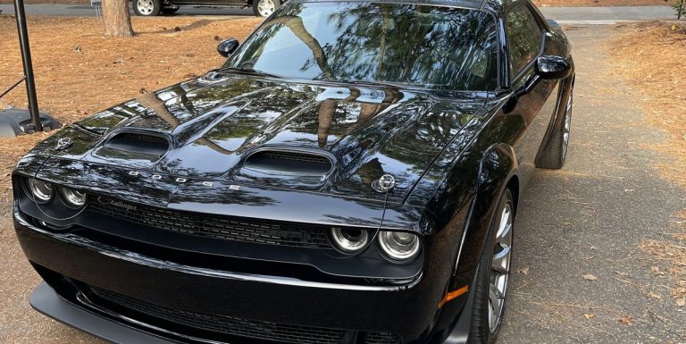 Voir les photos de la Dodge Challenger Black Ghost 2023