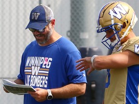 Le coordinateur offensif des Bombers Buck Pierce (à gauche) et le quart-arrière Zach Collaros