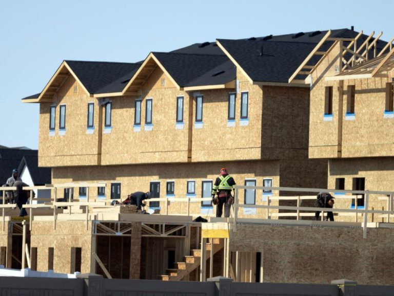 Les permis de construction de logements au Canada baissent à 6,9 milliards de dollars en juin